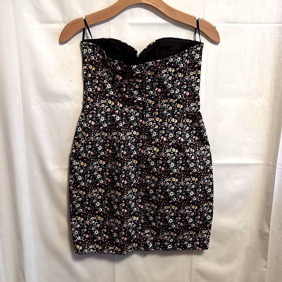 ARITZIA Talula Strapless Floral Mini Dress // Size 4 - Picture 2 of 6